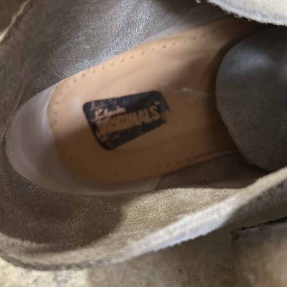 CLARKS ORIGINAL Taupe Distressed Desert Boots 8.5 main image 8